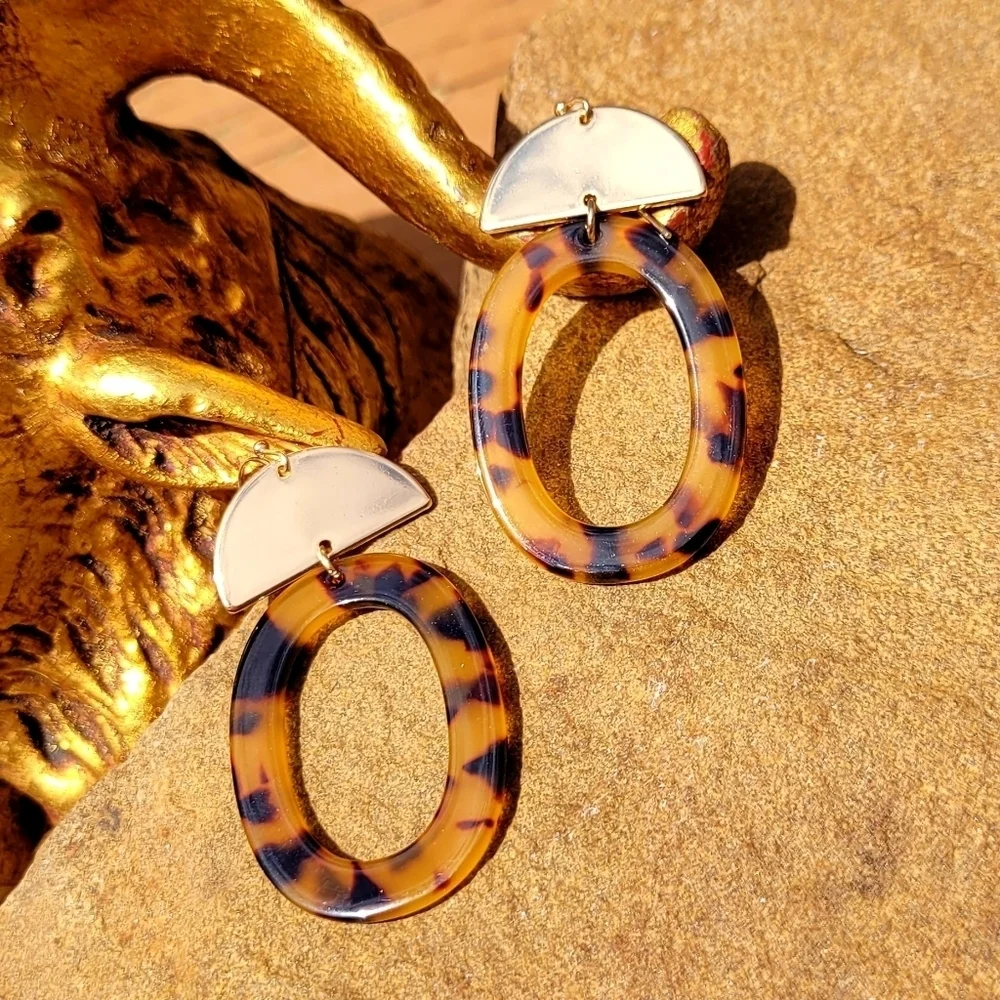 NWT Retro Oval Tortoise Shell Gold Half Moon Hoop Drop Earrings